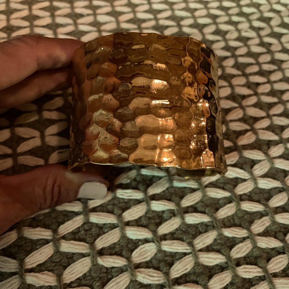 IMAN Elegant Gold Hammered Metal Cuff